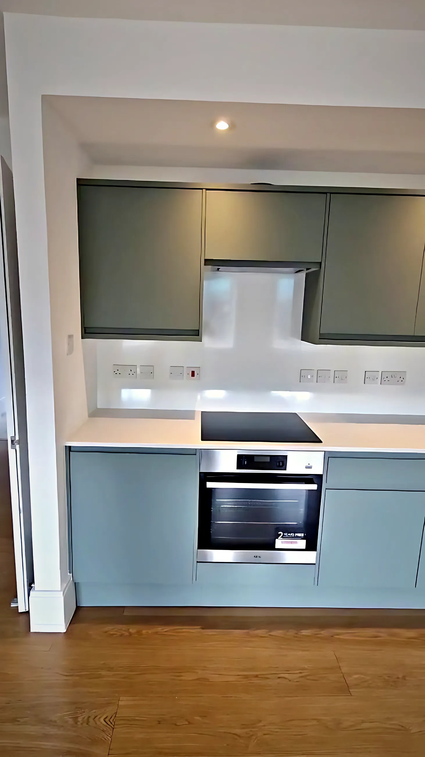 Handleless Kitchen, Holborn Flat