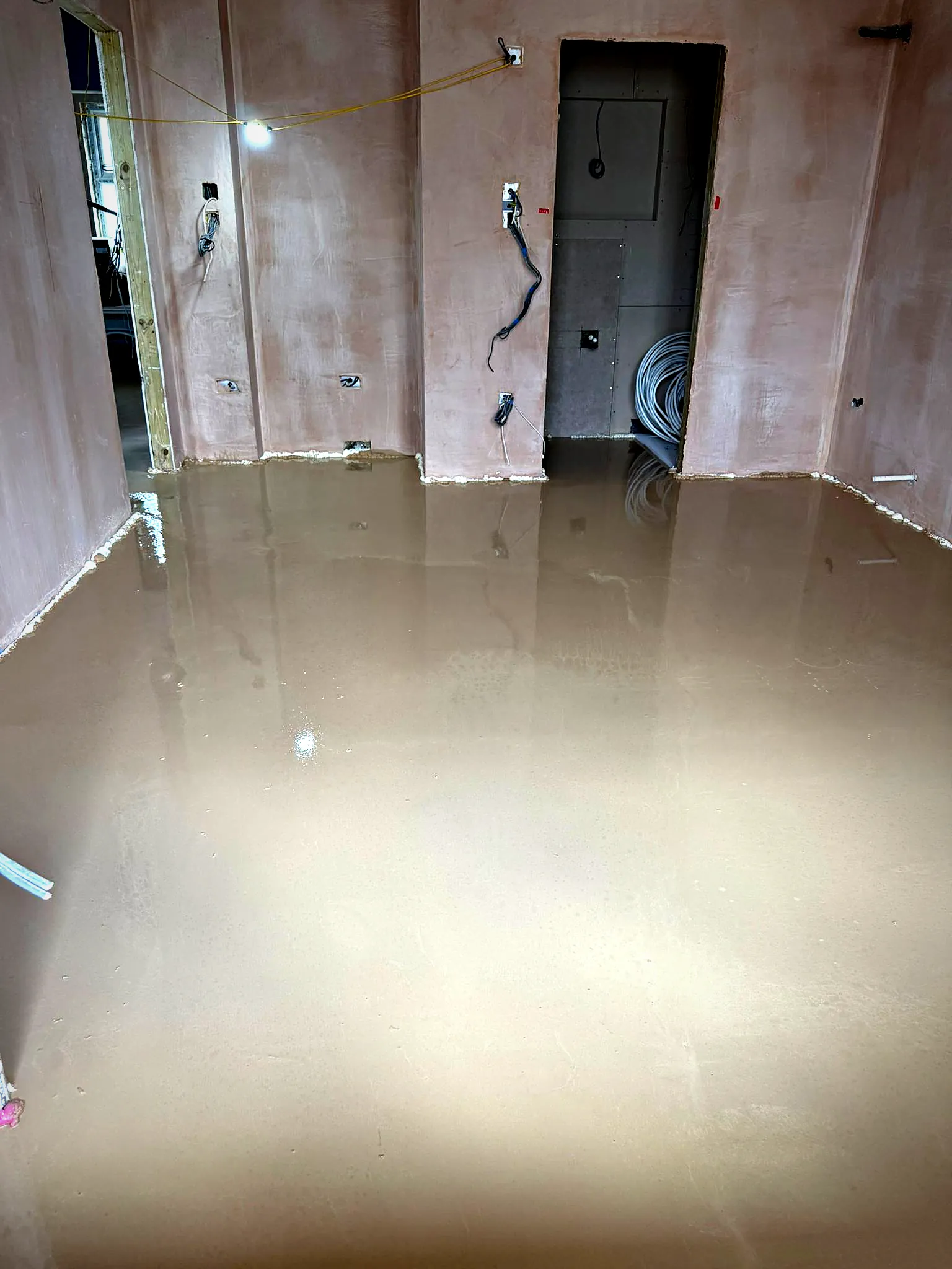 Underfloor Heating & Liquid Screed — photo 3